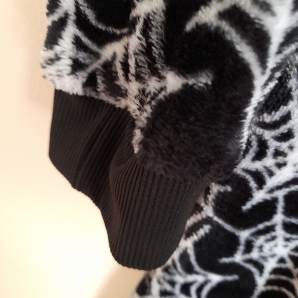 Halloween Spider Web Onesie XS/S - Picture 6 of 6